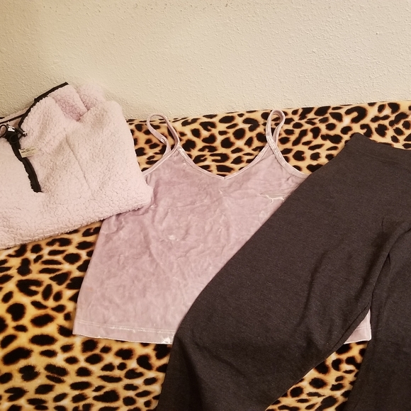 NWT/ NWOT VS Pink Sherpa Sweater Bundle - Picture 1 of 12